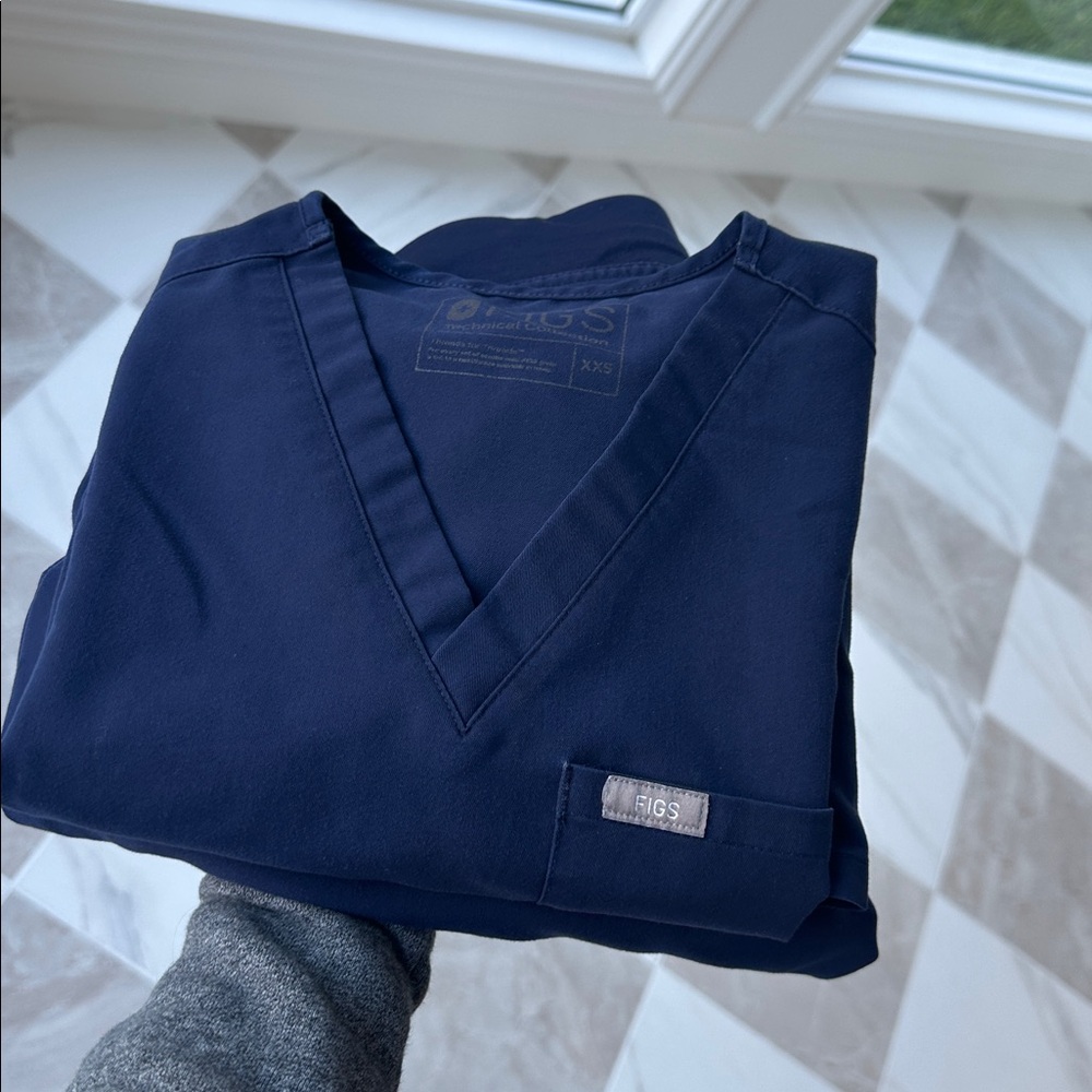 Figs Deep Blue Women's top and bottom scrubs - Picture 8 of 9